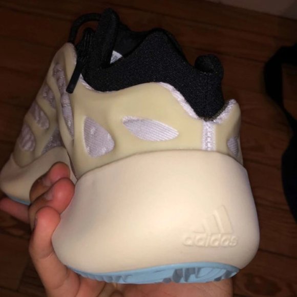 Yeezy 700 v3 beige main image 3